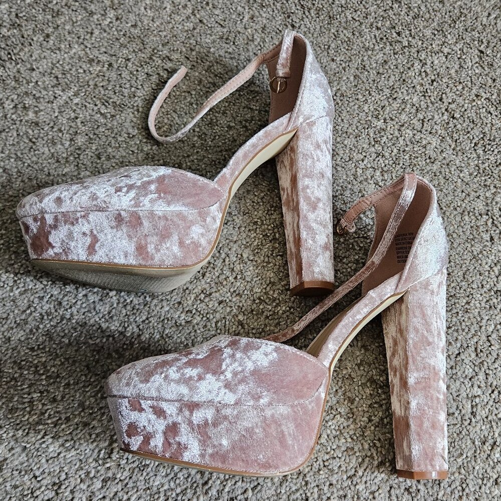 Shoedazzle Sabrina Velvet style Platform High Heels Pumps- Wide Width